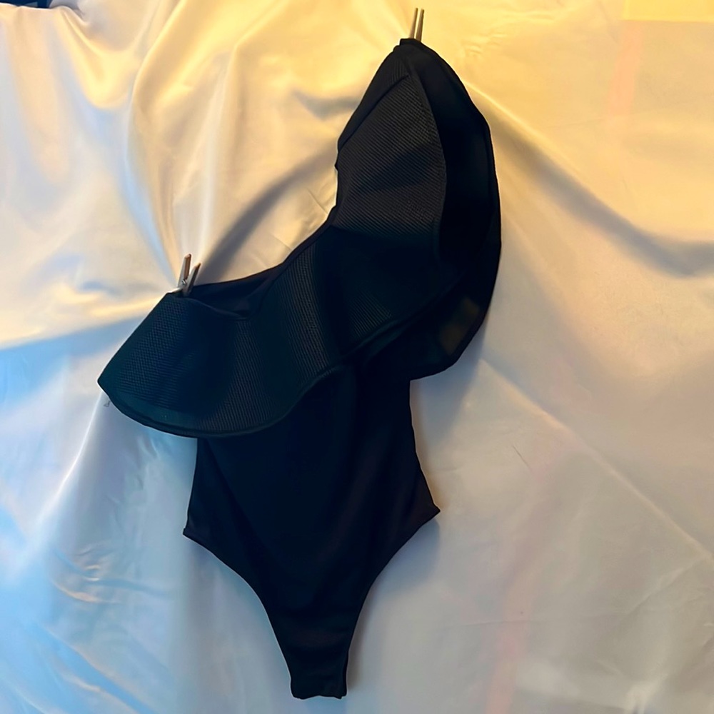 SONJA MORGAN Black Ruffle One Sleeve XL NEW W/Tags